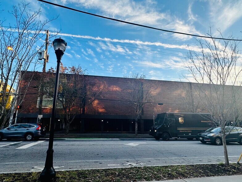 More Photos Of 275 Decatur St, Atlanta Warehouse For Lease