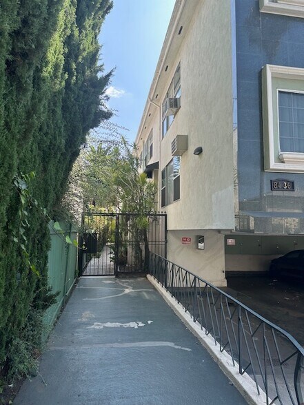 More Photos Of 8436 Blackburn Ave, Los Angeles Apartments For Sale