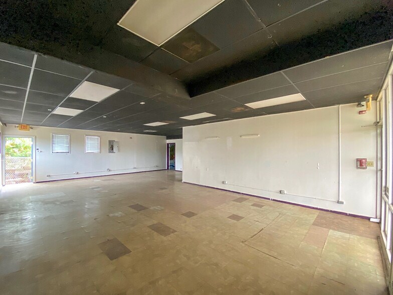 More Photos Of 15 Kaunakakai Pl, Kaunakakai Freestanding For Lease