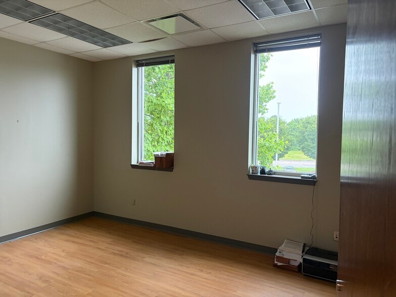 More Photos Of 2470 Flowood Dr, Flowood Medical For Lease
