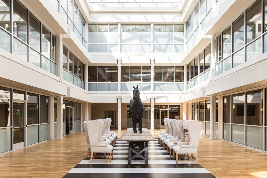 More Photos Of 1110-1132 Market St, Chattanooga Office For Lease