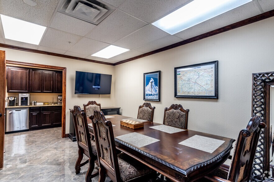 More Photos Of 1312 E 14th St, Plano Office For Lease