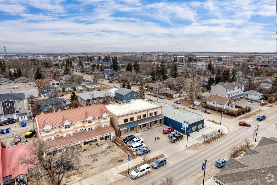 More Photos Of 233 3rd Ave, Strathmore Storefront Retail Office For Lease