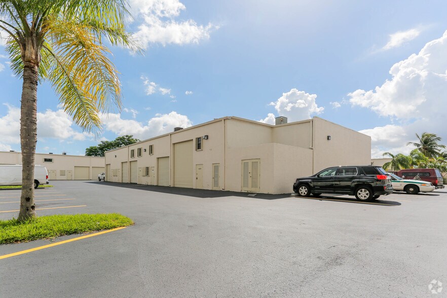 More Photos Of 13879-13981 SW 140th St, Miami Warehouse For Lease