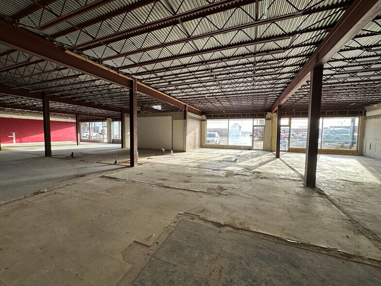 More Photos Of 1421 Laurens Rd, Greenville Storefront Retail Office For Lease