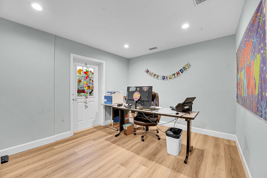 More Photos Of 101 SE Martin Luther King Jr Blvd, Stuart Office For Sale