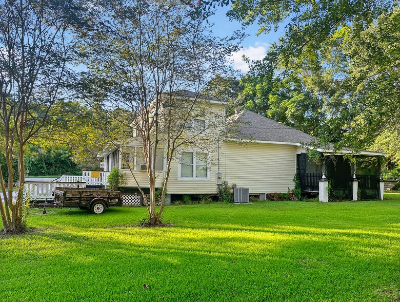 More Photos Of 1505 S Hwy 95A, Cantonment Freestanding For Sale