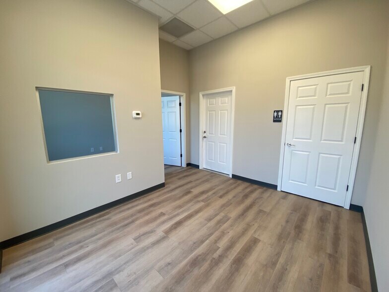 More Photos Of 508 Miles Jamison Rd, Summerville Flex For Lease