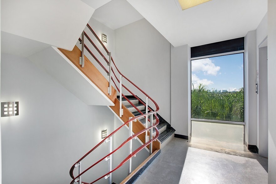 More Photos Of 2701 W Okeechobee Blvd, West Palm Beach Office For Sale