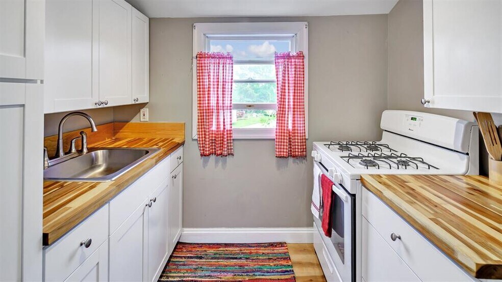 More Photos Of 18 N Shore Rd, Montauk Apartments For Sale