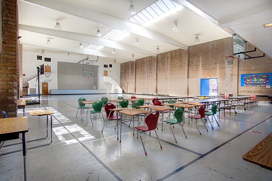 More Photos Of 2665 Clarendon Ave, Huntington Park Religious Facility For Lease