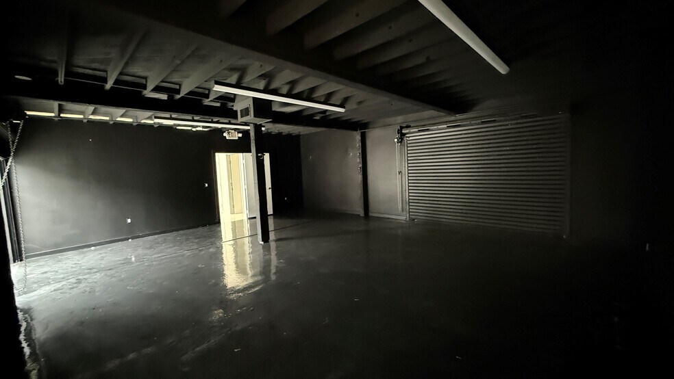 More Photos Of 3717 W Jefferson Blvd, Los Angeles Showroom For Lease