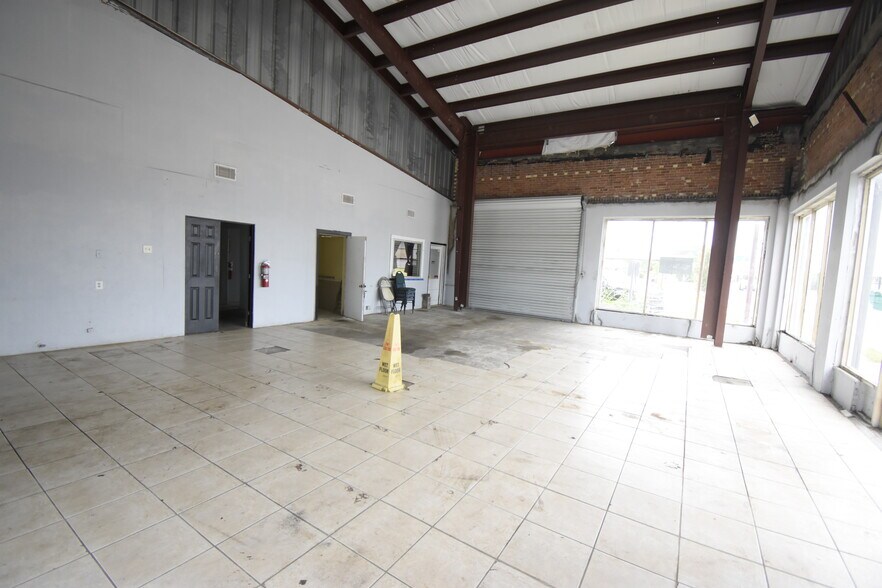 More Photos Of 621 W Main St, La Porte Warehouse For Lease