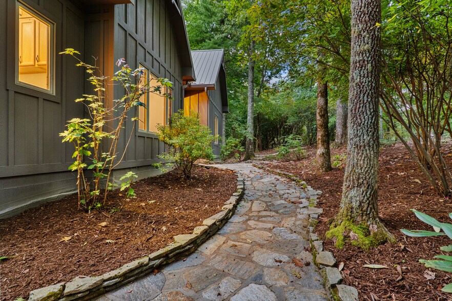 More Photos Of 243 Ridgeline Dr, Brevard Specialty For Sale