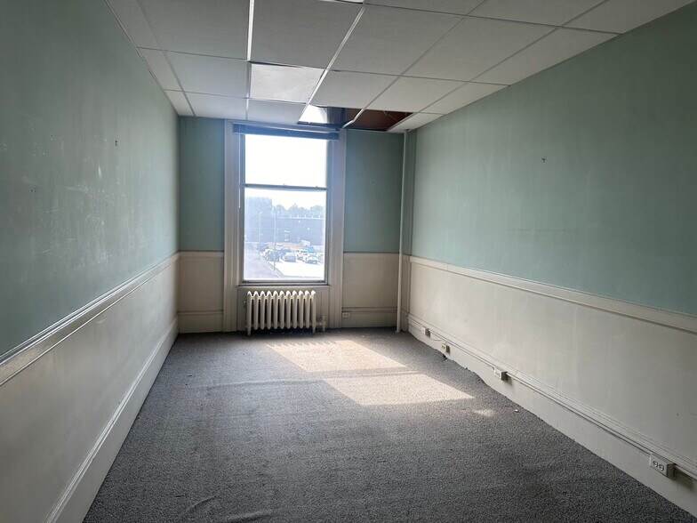 More Photos Of 49 E Main St, Amsterdam Office For Sale