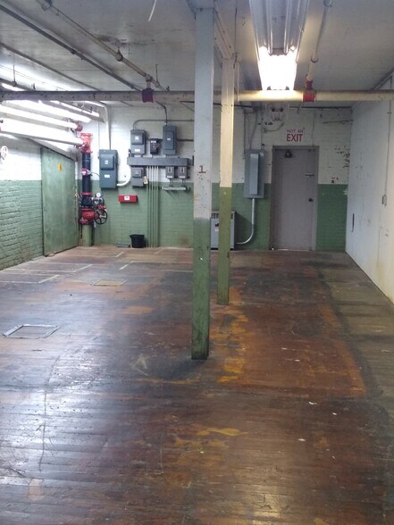 More Photos Of 501 E Naomi St, Randleman Distribution For Sale