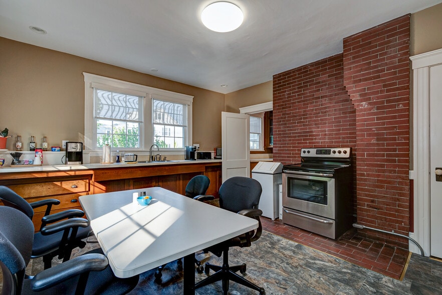 More Photos Of 8 Church St, Westborough Office Residential For Lease