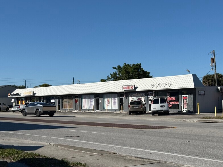 Primary Photo Of 3083 SE Dixie Hwy, Stuart General Retail For Lease