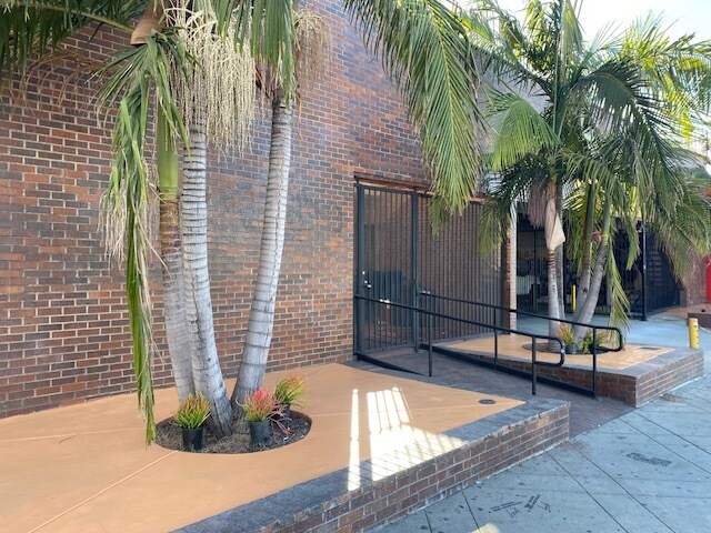 More Photos Of 464 N Fairfax Ave, Los Angeles Office For Lease