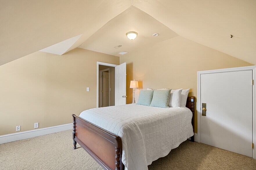 More Photos Of 207 Westminster Hwy, Westminster Specialty For Sale