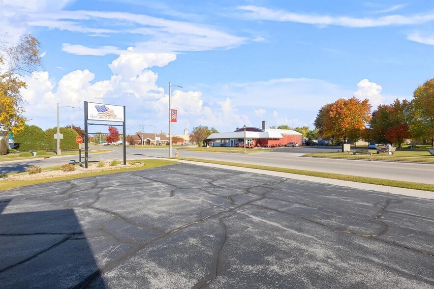 More Photos Of 2131 Calumet Dr, New Holstein Medical For Lease