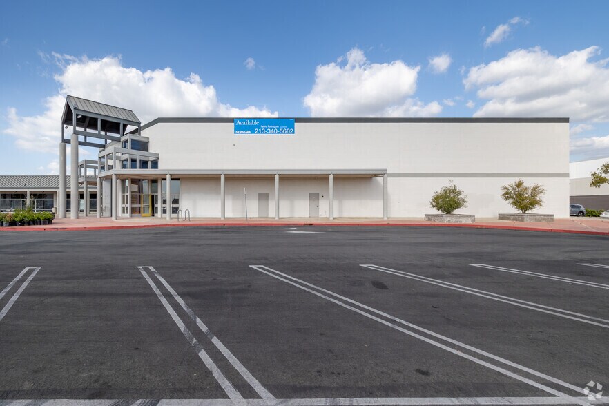 More Photos Of 24318 Hemlock Ave, Moreno Valley Unknown For Lease