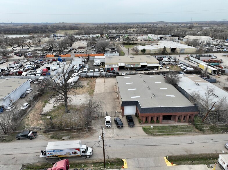 More Photos Of 2119 Quincy St, Dallas Warehouse For Lease