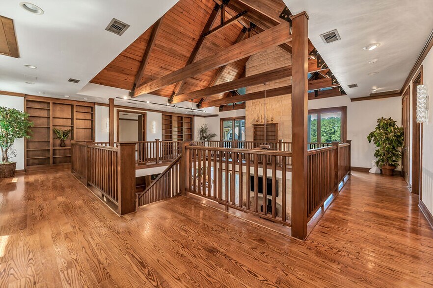 More Photos Of 43 Pool Rd, Richards Specialty For Sale