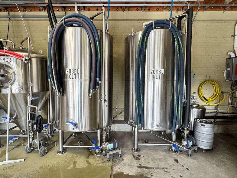 More Photos Of 585 E Thompson Blvd, Ventura Restaurant For Sale