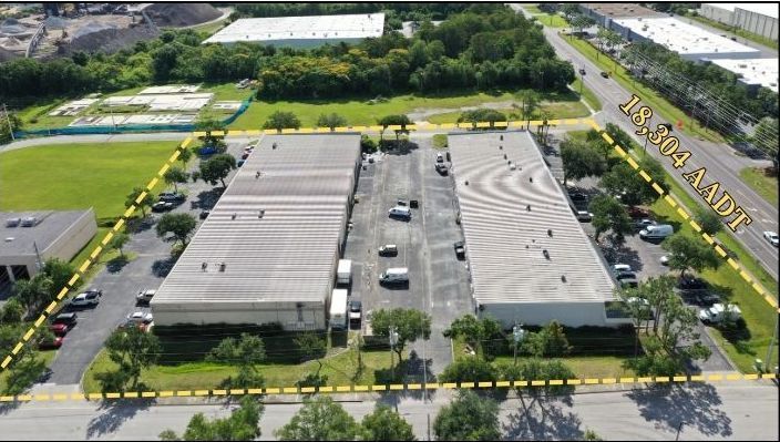 More Photos Of 3725-3791 Silver Star Rd, Orlando Showroom For Lease