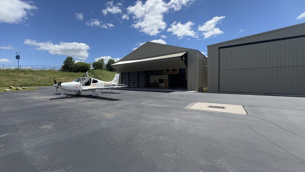 Primary Photo Of 159 Industrial Park Dr, Sevierville Airplane Hangar For Sale