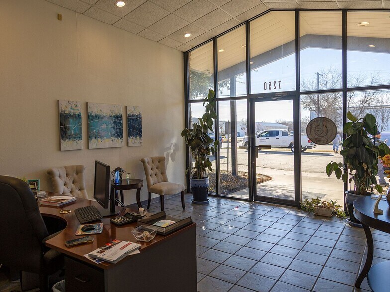 More Photos Of 7250 W Vickery Blvd, Fort Worth Office For Sale
