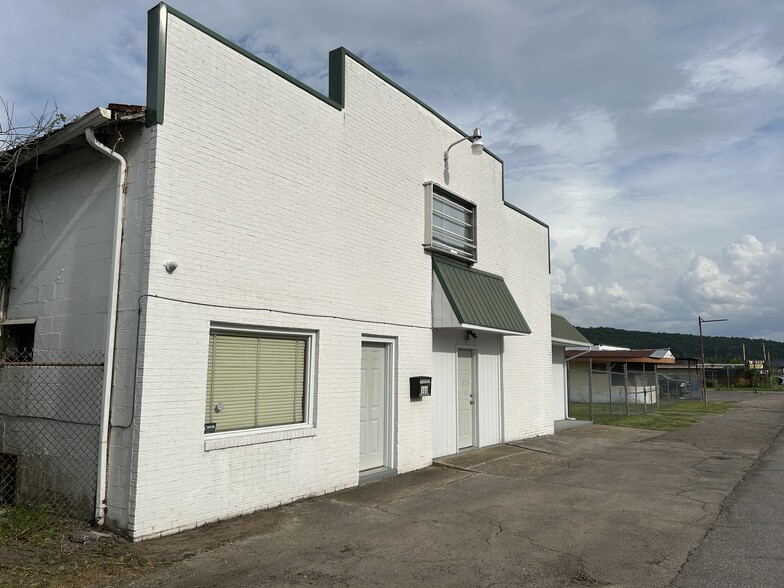 Primary Photo Of 515 S Noble St, Anniston Light Distribution For Sale