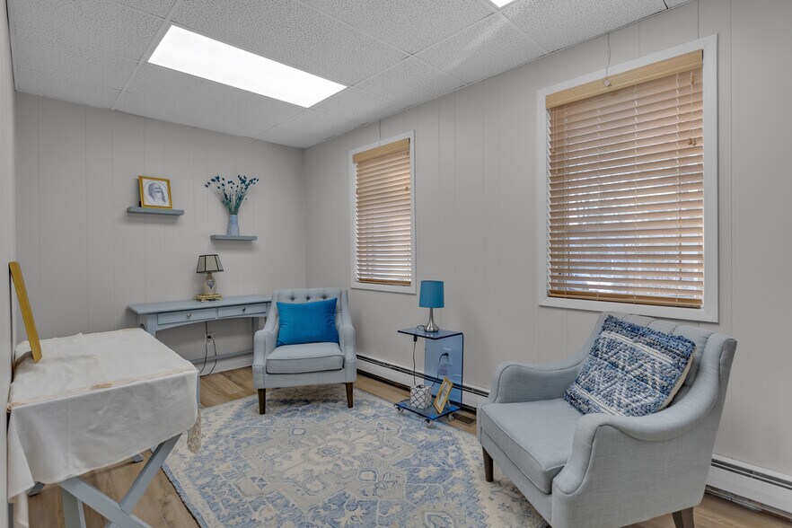 More Photos Of 100 E Carver St, Huntington Loft Creative Space For Lease