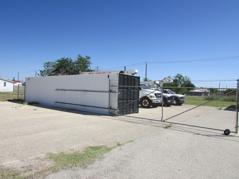 More Photos Of 904 N Hancock Ave, Odessa Warehouse For Sale