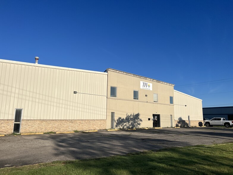 Primary Photo Of 1711 S Longfellow St, Wichita Office For Lease