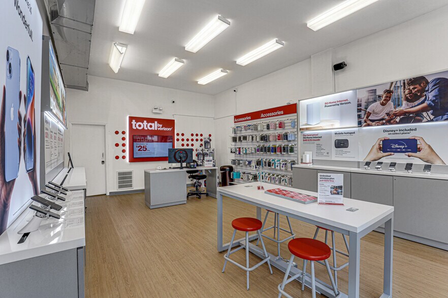 More Photos Of 5933-5945 W Division St, Chicago Storefront For Sale