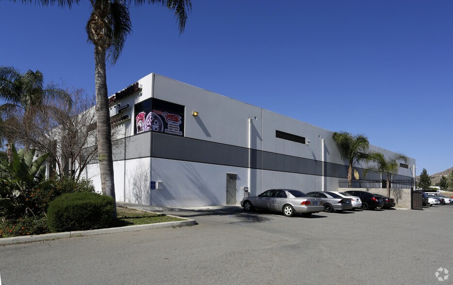 More Photos Of 12203 Magnolia Ave, Riverside Manufacturing For Lease