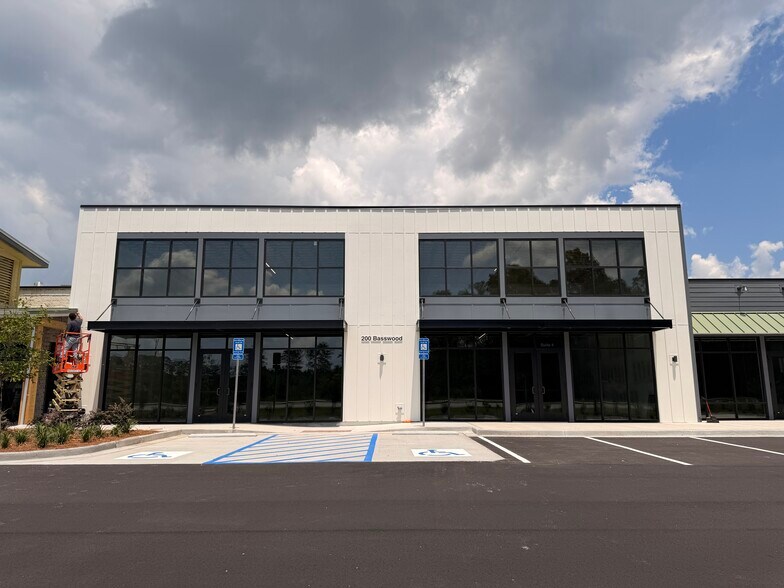 More Photos Of 200 Basswood Dr, Savannah Storefront For Lease