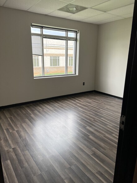 More Photos Of 16325 Northcross Dr, Huntersville Office For Lease