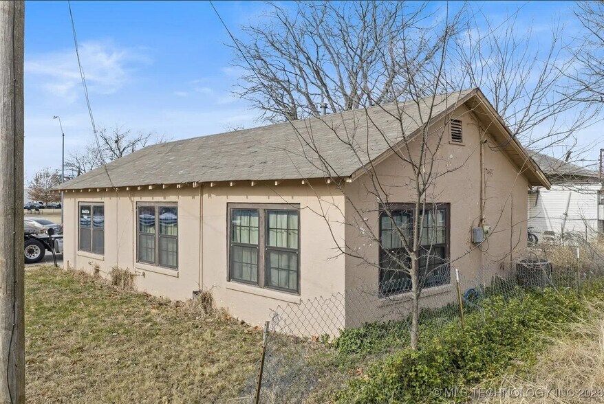 More Photos Of 101 S 4th Ave, Marietta Office For Sale