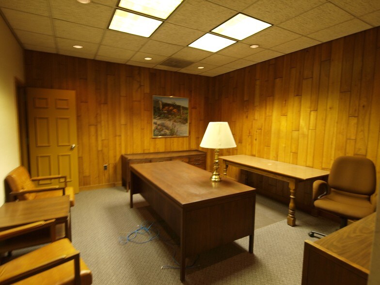 More Photos Of 2 E Long Ave, Dubois Coworking Space