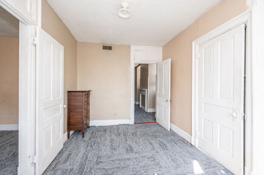 More Photos Of 6017-6019 Vine St, Cincinnati General Retail For Sale