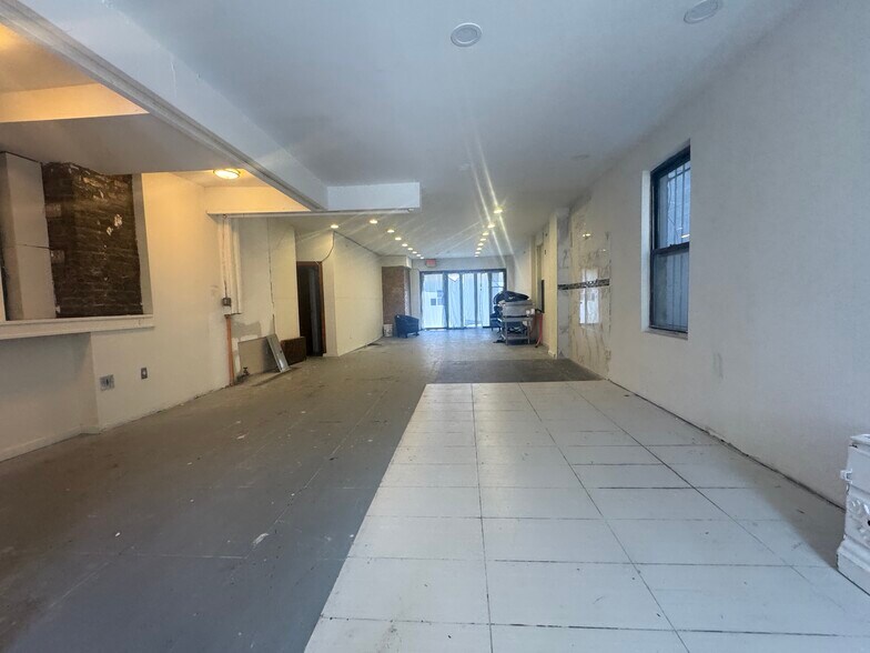 More Photos Of 25-89 Steinway St, Astoria Restaurant For Lease