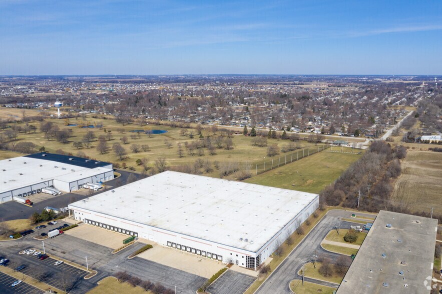 More Photos Of 102 N Overland Dr, North Aurora Distribution For Lease