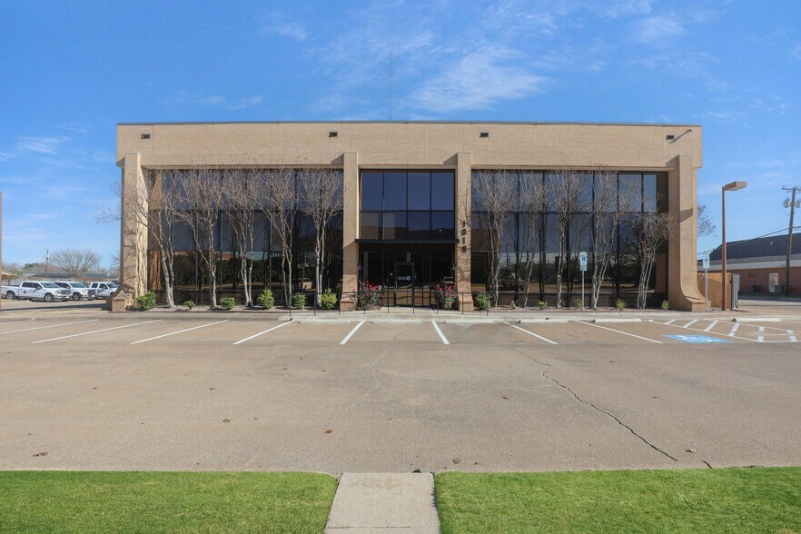Primary Photo Of 1916 Avenue K, Plano Office For Sale