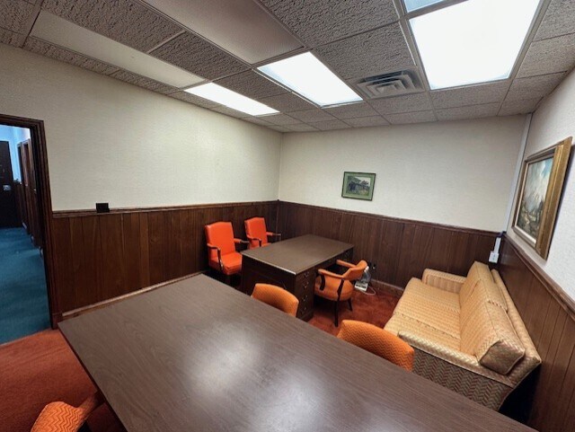 More Photos Of 39 Triangle St, Martin Bank For Lease