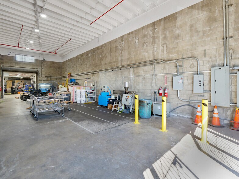 More Photos Of 6150-6164 Cherry Ave, Long Beach Warehouse For Sale