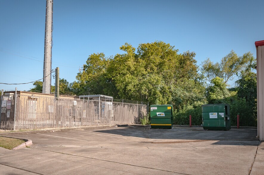 More Photos Of 6703 Telephone Rd, Houston Freestanding For Lease