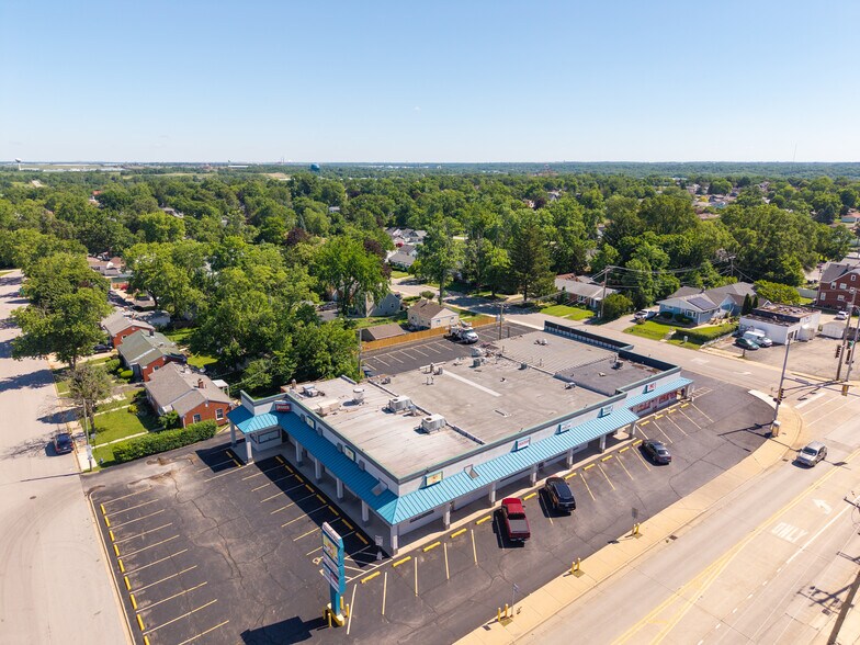 More Photos Of 800 Theodore, Crest Hill Convenience Store For Sale